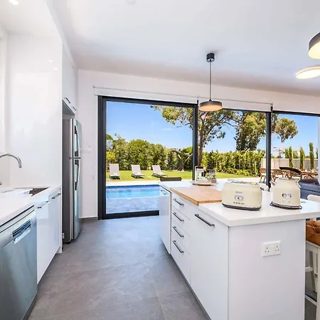 By The Sea Pearl Παραλίμνι