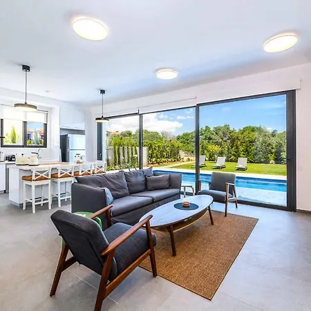 By The Sea Pearl Παραλίμνι